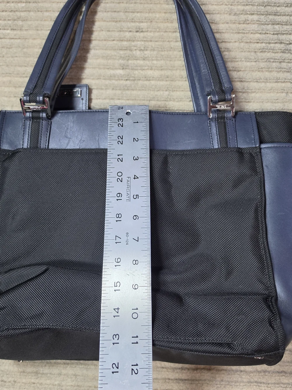 Tumi Jarvis Tote 22508DNY. Japan Exclusive. Rare Model. Navy Leather/Blk Ballist